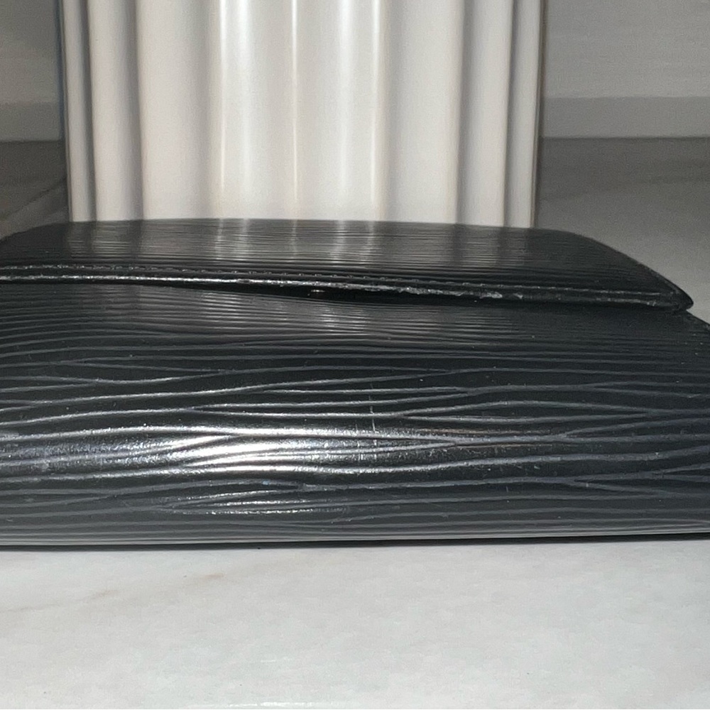 Louis Vuitton Epi Leather Trifold Wallet - Picture 3 of 11